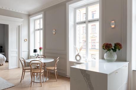 tiny scandi apartment suelos de madera en espiga suelo parquet scandinavian style scandinavian apartment refined decor nordic style minimal scandinavian decor madera maciza suelos interior design hard wood floor estilo nórdico escandinavo elegant scandinavian elegant decor decoración nórdica decoración elegante decoración de salones decoración de interiores tiny scandi apartment suelos de madera en espiga suelo parquet scandinavian style scandinavian apartment refined decor nordic style minimal scandinavian decor madera maciza suelos interior design hard wood floor estilo nórdico escandinavo elegant scandinavian elegant decor decoración nórdica decoración elegante decoración de salones decoración de interiores