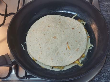 Quesadillas mexicanas rellenas de pollo