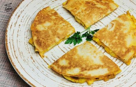 Quesadillas mexicanas rellenas de pollo