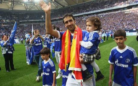 Raúl recibió un homenaje por parte del Schalke en el que estuvo dos temporadas. 
