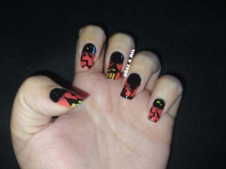 Diseño de uñas en negro y naranja para Halloween