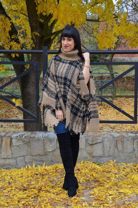 Poncho de cuello vuelto Poncho de cuello vuelto