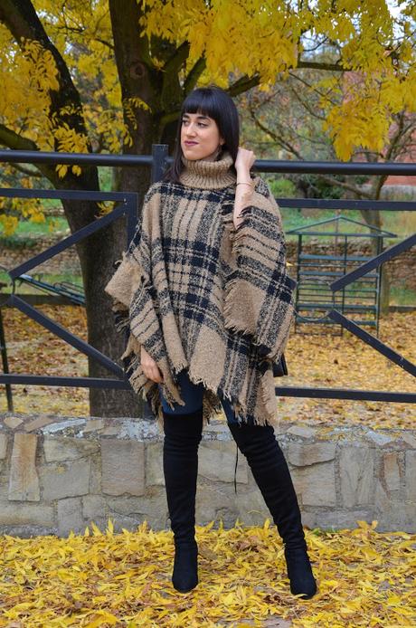 Poncho de cuello vuelto Poncho de cuello vuelto