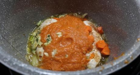 Pechugas de Pollo en Salsa Olla GM Ponemos el resto de los ingredientes y cocinamos el pollo