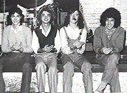 Serú Girán y Su Tiempo: El Fin de la Inocencia Serú Girán y Su Tiempo: El Fin de la Inocencia