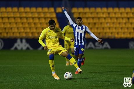 La Ponferradina se lleva los tres puntos en el Santo Domingo en un soporífero partido (1-0)