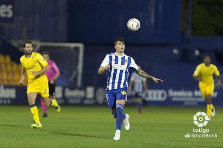 La Ponferradina se lleva los tres puntos en el Santo Domingo en un soporífero partido (1-0)
