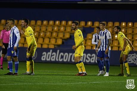 La Ponferradina se lleva los tres puntos en el Santo Domingo en un soporífero partido (1-0)