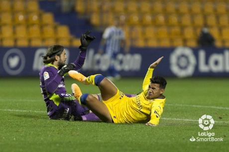 La Ponferradina se lleva los tres puntos en el Santo Domingo en un soporífero partido (1-0)