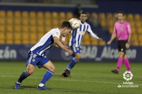 La Ponferradina se lleva los tres puntos en el Santo Domingo en un soporífero partido (1-0)