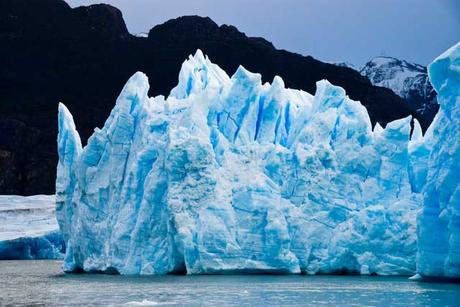 Soñar con un iceberg flotando