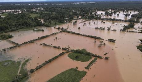 Lluvias producidas por Eta provocan deslave en Guatemala