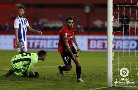 Dani Rodríguez sentencia en la primera parte a una Ponferradina valiente, pero sin fortuna (3-0)