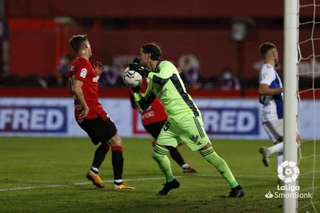 Dani Rodríguez sentencia en la primera parte a una Ponferradina valiente, pero sin fortuna (3-0)