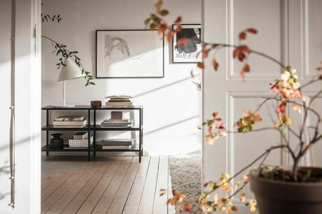 work from home decor tiny scandi apartment tiny home tiny apartment teletrabajo en casa teletrabajo decoración swedish decor scandinavian style scandinavian decor rincón de trabajo en casa modern interiors mini despacho home work decor home office decor home office decoracion teletrabajo decoración mesa trabajo en casa decoracion espacios trabajo decoración dormitorio  