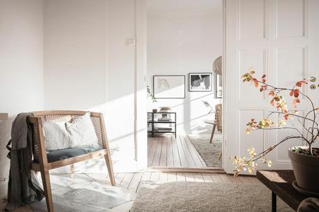 work from home decor tiny scandi apartment tiny home tiny apartment teletrabajo en casa teletrabajo decoración swedish decor scandinavian style scandinavian decor rincón de trabajo en casa modern interiors mini despacho home work decor home office decor home office decoracion teletrabajo decoración mesa trabajo en casa decoracion espacios trabajo decoración dormitorio  