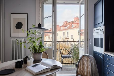 work from home decor tiny scandi apartment tiny home tiny apartment teletrabajo en casa teletrabajo decoración swedish decor scandinavian style scandinavian decor rincón de trabajo en casa modern interiors mini despacho home work decor home office decor home office decoracion teletrabajo decoración mesa trabajo en casa decoracion espacios trabajo decoración dormitorio  