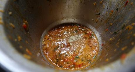 Echamos la cerveza y el la pastilla de carne y cocinamos