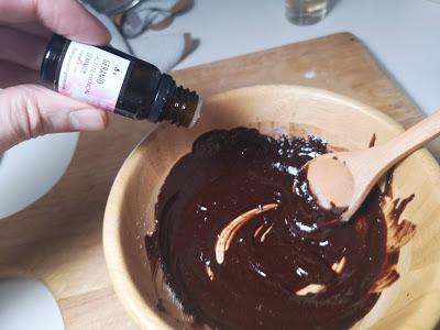 Mascarilla de chocolate  y avena y aceite esencial de geranio