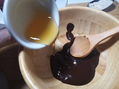 Mascarilla de chocolate  y avena y aceite esencial de geranio