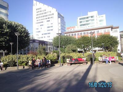 Una Plaza frente al mar chileno