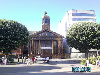 Una Plaza frente al mar chileno