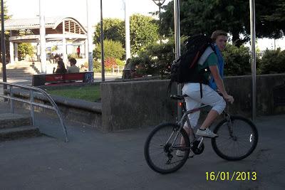 Una Plaza frente al mar chileno