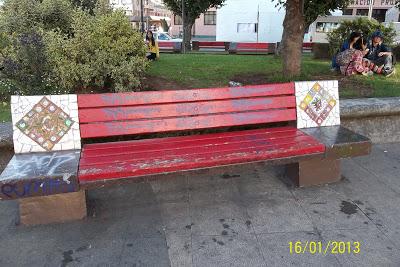 Una Plaza frente al mar chileno
