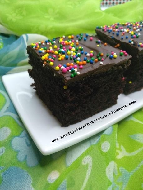 GÂTEAU MOELLEUX AU CHOCOLAT (SANS OEUF) / MOIST CHOCOLATE CAKE (EGGLESS ) / BIZCOCHO HÚMEDO DE CHOCOLATE (SIN HUEVO) / كعكة رطبة بالشوكولاتة  ( بدون بيض)