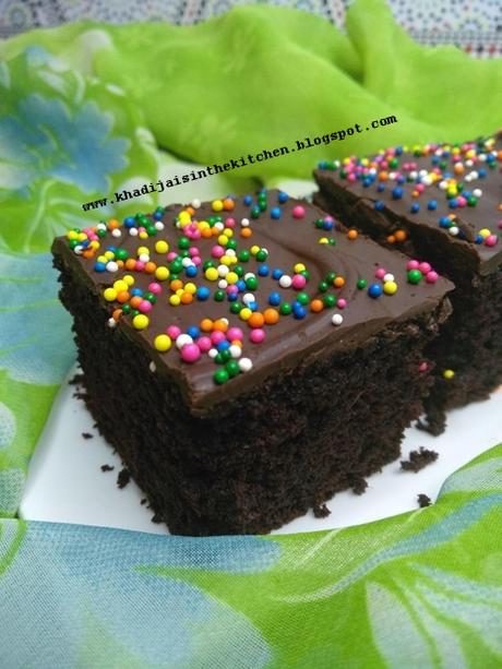 GÂTEAU MOELLEUX AU CHOCOLAT (SANS OEUF) / MOIST CHOCOLATE CAKE (EGGLESS ) / BIZCOCHO HÚMEDO DE CHOCOLATE (SIN HUEVO) / كعكة رطبة بالشوكولاتة  ( بدون بيض)