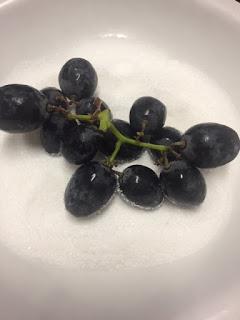 PASTEL DE CHOCOLATE, UVA Y QUESO