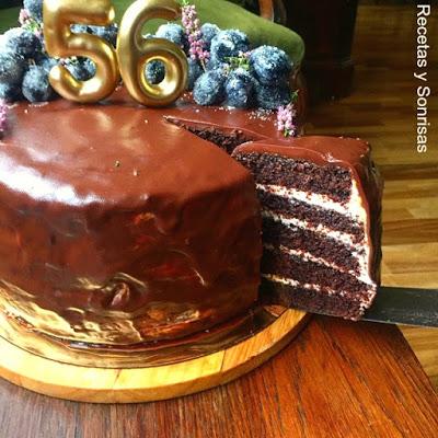 PASTEL DE CHOCOLATE, UVA Y QUESO
