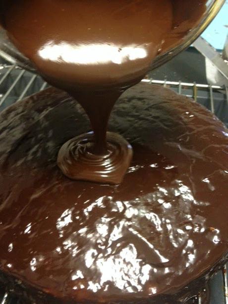 PASTEL DE CHOCOLATE, UVA Y QUESO