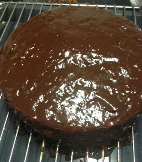 PASTEL DE CHOCOLATE, UVA Y QUESO