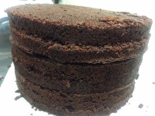 PASTEL DE CHOCOLATE, UVA Y QUESO