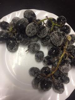 PASTEL DE CHOCOLATE, UVA Y QUESO