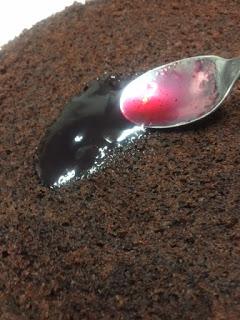 PASTEL DE CHOCOLATE, UVA Y QUESO