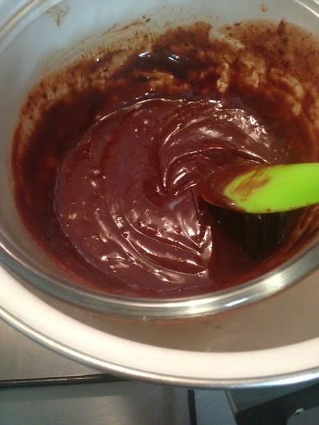 PASTEL DE CHOCOLATE, UVA Y QUESO