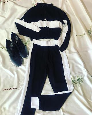 Black-contrast-stripe-cropped-loungewear-femmeluxefinery