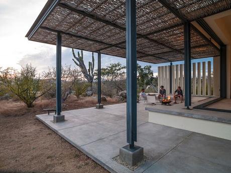 Vivienda Minimalista en el Desierto Mexicano