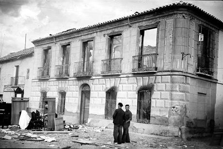 Margarita Nelken en Torrijos durante la Guerra Civil