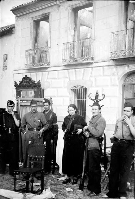 Margarita Nelken en Torrijos durante la Guerra Civil