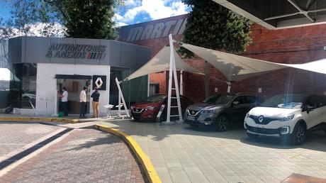 RENAULT INAUGURA UN NUEVO PUNTO DE VENTA EN EL C.C. EL BOSQUE RENAULT INAUGURA UN NUEVO PUNTO DE VENTA EN EL C.C. EL BOSQUE