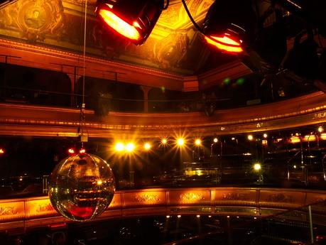 ¿Cierra Joy Eslava?