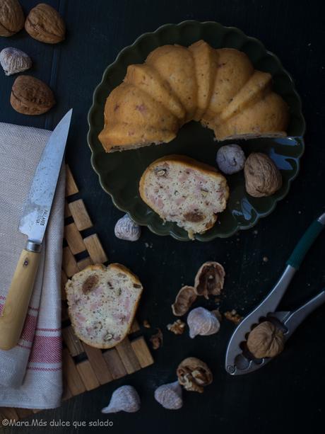 Bundt cake de lomo de Sajonia con higos, queso azul y nueces. Bundt cake de lomo de Sajonia con higos, queso azul y nueces.