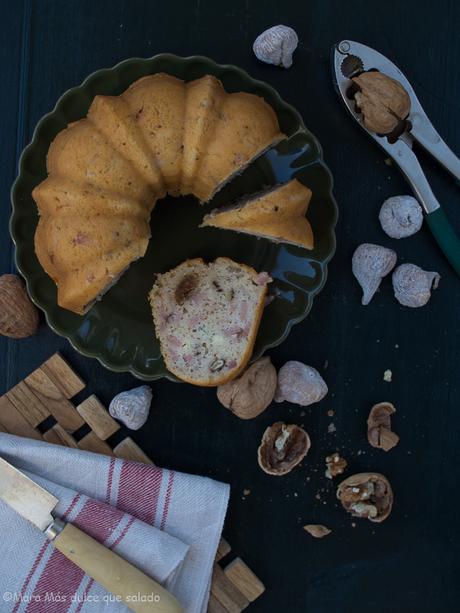 Bundt cake de lomo de Sajonia con higos, queso azul y nueces. Bundt cake de lomo de Sajonia con higos, queso azul y nueces.