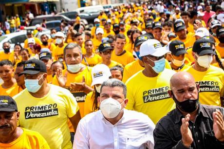 Luis Parra: Nos negamos a regalarle 5 años más a las dos cúpulas corruptas Luis Parra: Nos negamos a regalarle 5 años más a las dos cúpulas corruptas