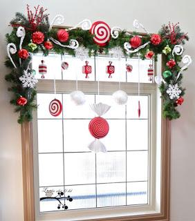 Cómo decorar ventanas con adornos navideños de papel