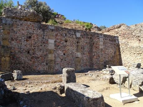 Munigua: Un pueblo romano secreto a una hora de Sevilla. Parte II, la zona celestial.