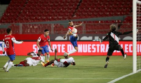 Catar 2022: El Rey Arturo y Claudio Bravo aseguran la victoria ante Perú